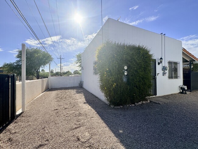 Foto del edificio - 1718 E Grant Rd