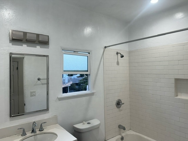 Building Photo - 2911 S Palm Grove Ave