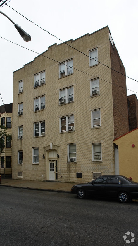 Primary Photo - 78 Lawrence St
