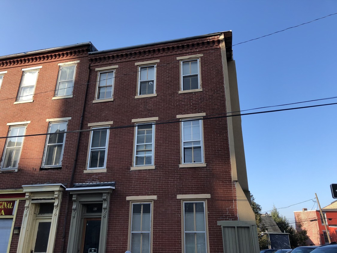 912 N 6th St 912 N 6th St