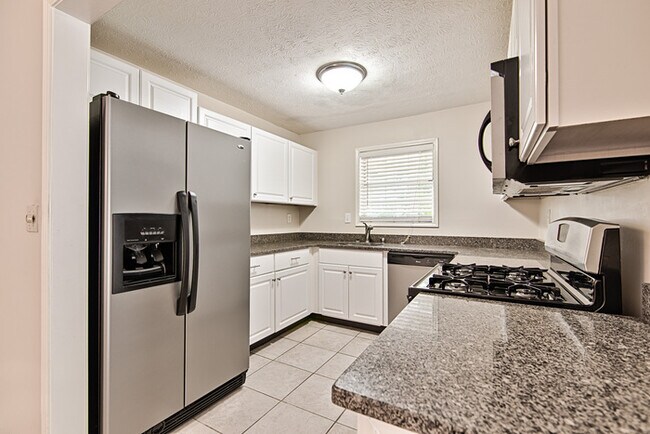 Building Photo - 1102 Augusta Dr
