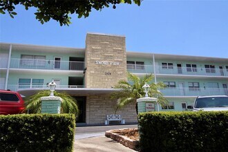Building Photo - 1819 Shore Dr S
