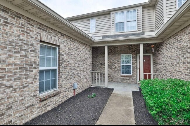 Building Photo - 4676 Court Yard Dr