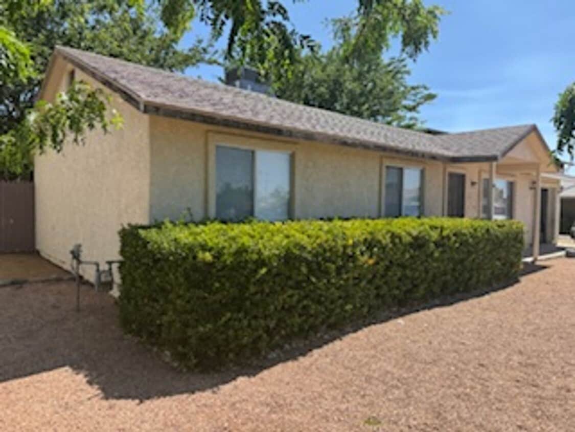 Building Photo - Cute 3 Bedroom 2 Bath 1 Car Garage Home In...