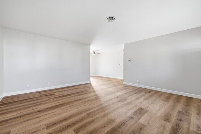 Foto del edificio - Updated and Stylish 3 bedroom 2.5 bath home in Anaheim