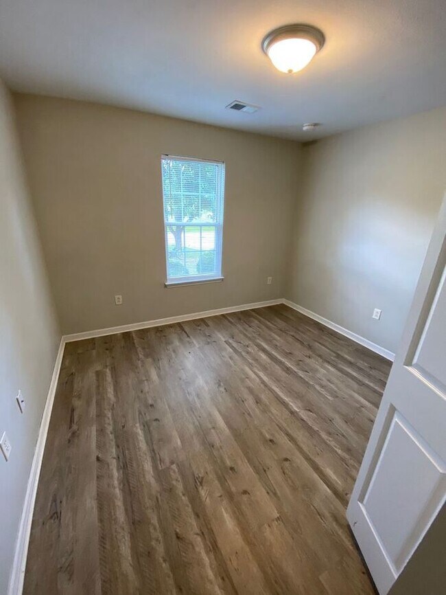 Building Photo - 1848 Tamara Way