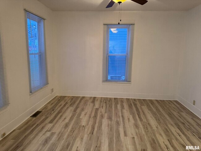 Foto del edificio - 105 6th Ave