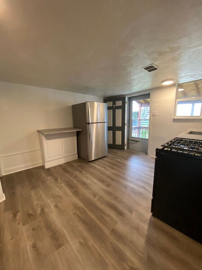 Photo - 237 Ella St Apartment