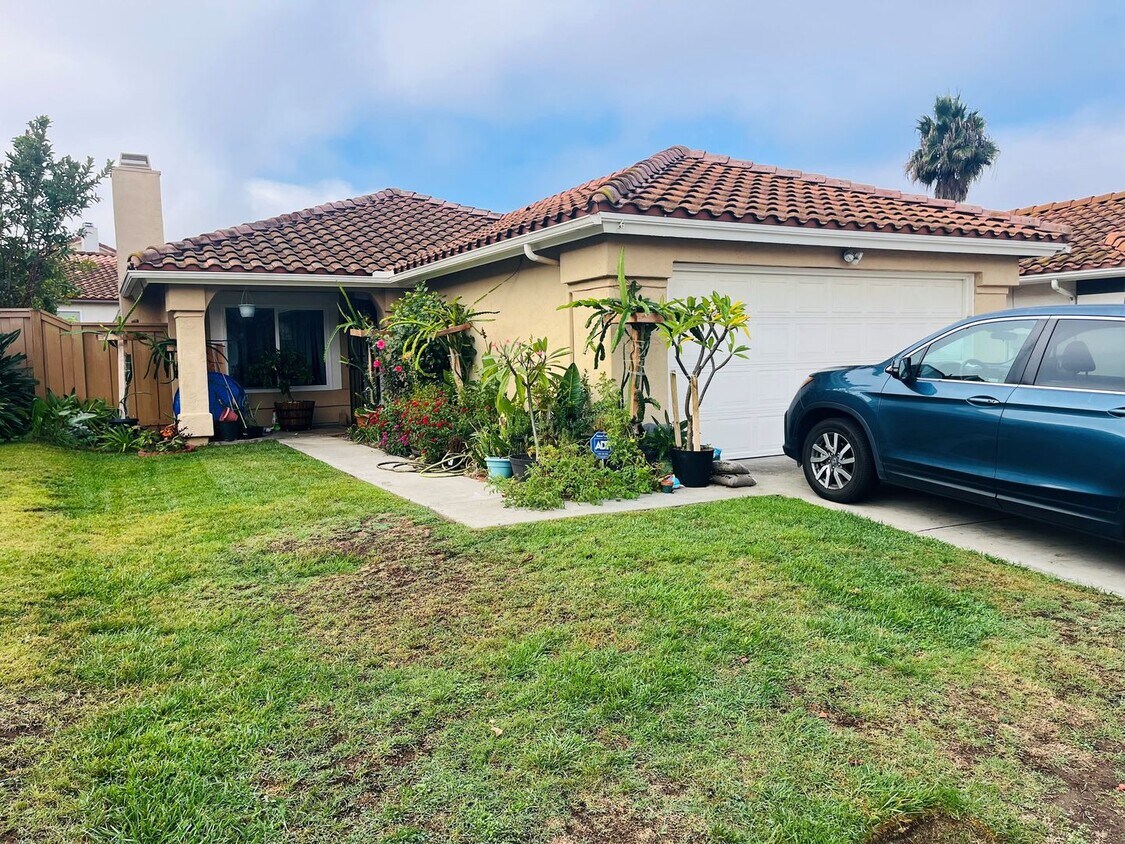 Foto principal - Updated 3 Bed / 2 Bath in Sabre Springs!!