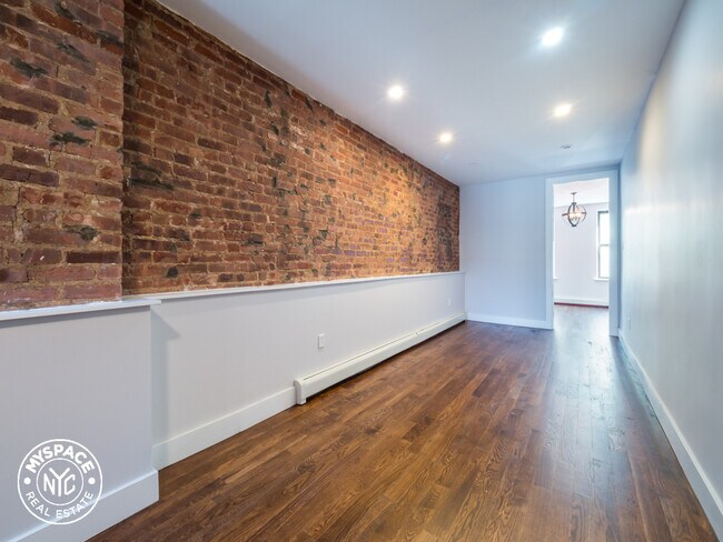 Building Photo - 17-15 Bleecker St