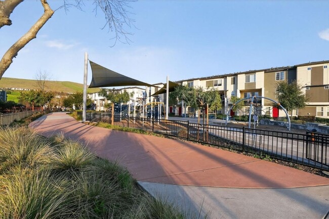 Building Photo - 392 Line St