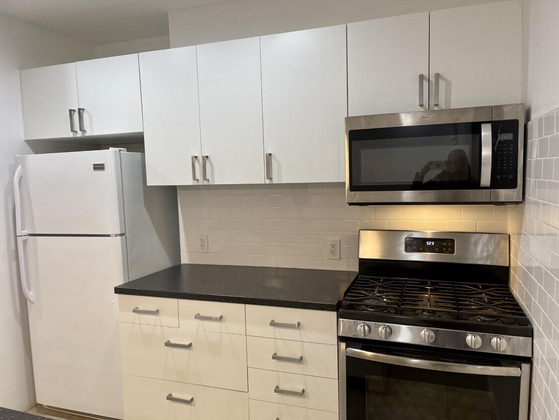 7825 75th St Unit 1, Queens, NY 11385 Room for Rent in Queens, NY