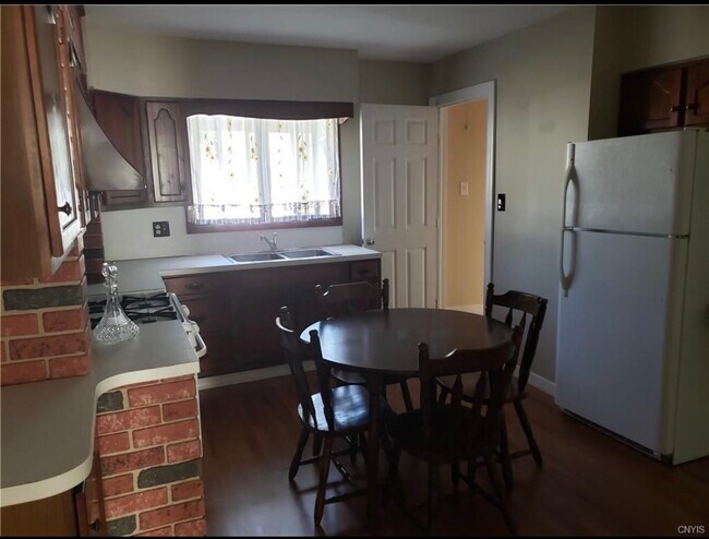 Building Photo - 1184 Kossuth Ave