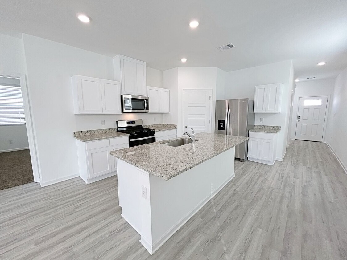 Primary Photo - 4 Bedroom House in Pelican Lakes- Students...