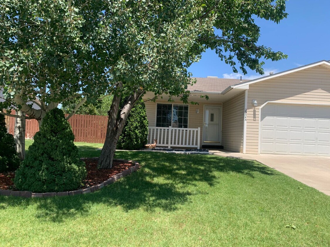 Primary Photo - 3 bed 2 bad 2 car garage Duplex