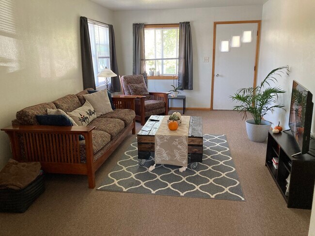 Living Room - 1518 Starview Dr