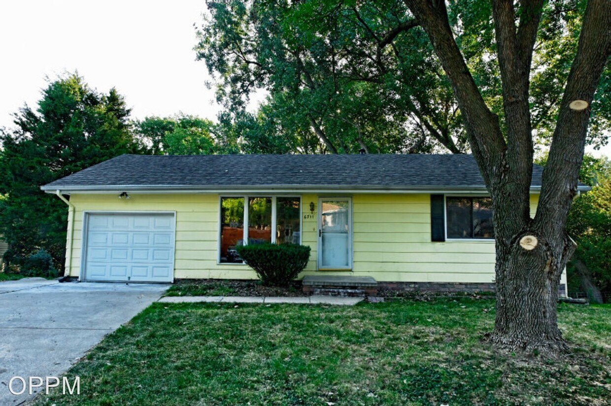 Primary Photo - 3 br, 2 bath House - 6711 S. 135th Ave