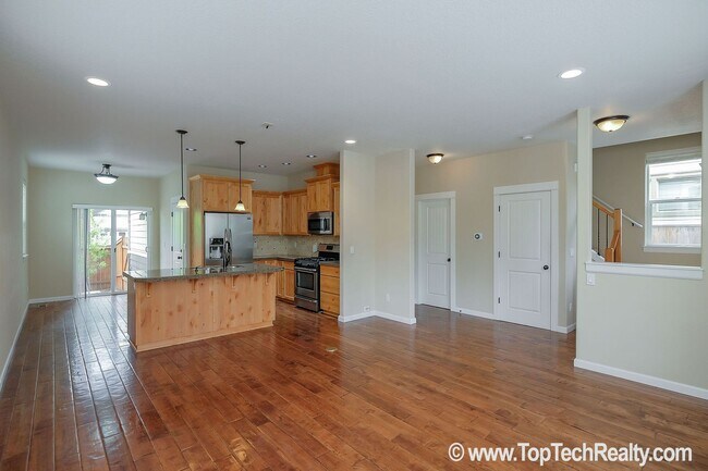 Building Photo - Charming 3BD · 2.5BA + Office/Den Single-F...