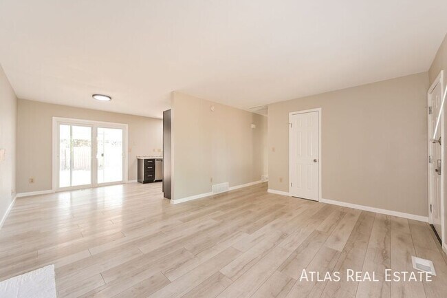 Foto del edificio - 6 WEEKS FREE RENT IF MOVED IN BY 11/15!  4...