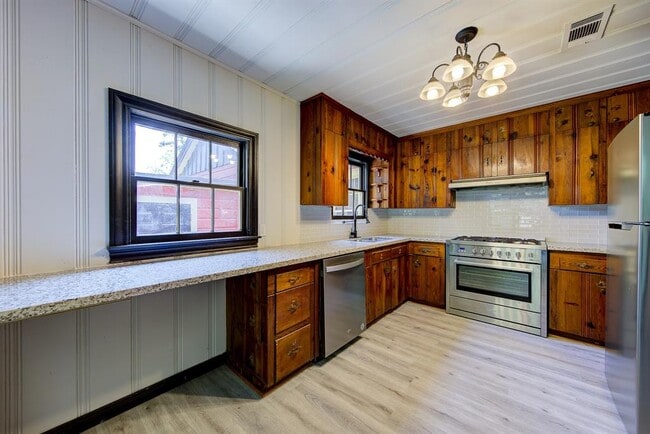 Building Photo - 5233 Brinkman St