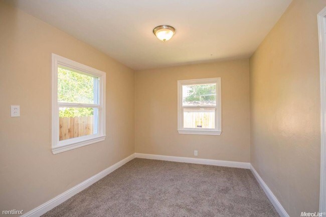 Building Photo - 3909 San Carlos Way