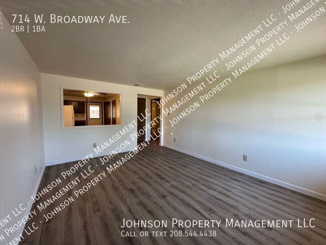 Building Photo - 714 W Broadway Ave