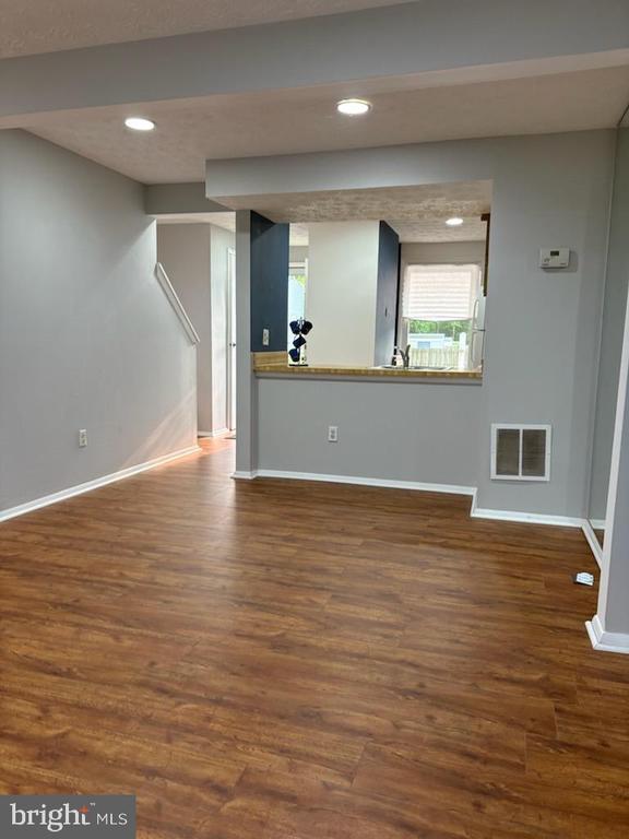 Foto del edificio - 8335 Windfall Rd