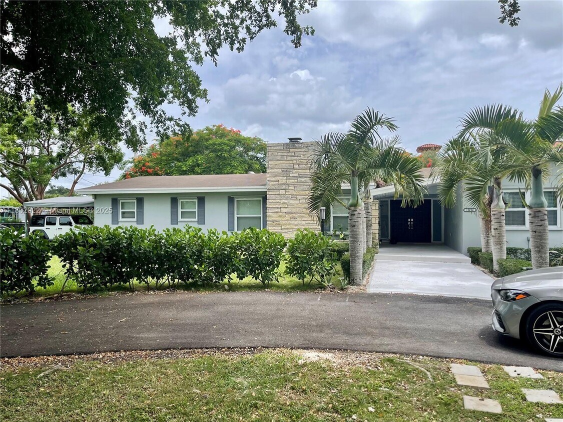 Foto principal - 19700 SW 302nd St