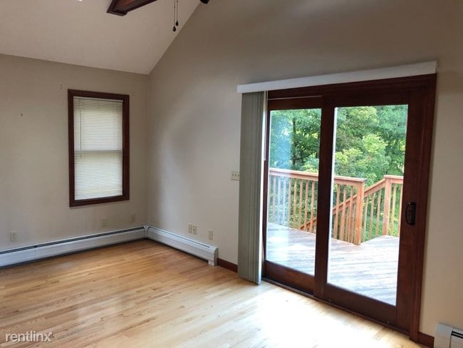 Building Photo - 1 br, 1 bath Apartment - 11 Gopher Rd