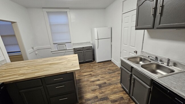 Building Photo - 1219 Berkley Ave