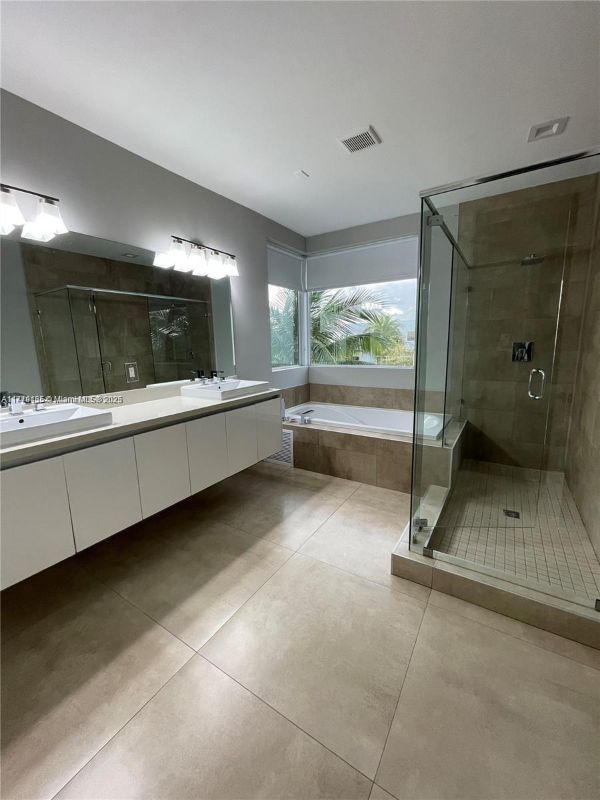 Foto del edificio - 10061 NW 75th St