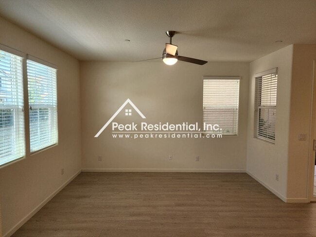 Building Photo - Newer 3 bd/2.5ba Capital Village Home withLoft and 2 Car Garage