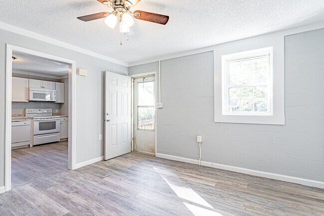 Foto del edificio - Price Improvement! Available for Section 8...