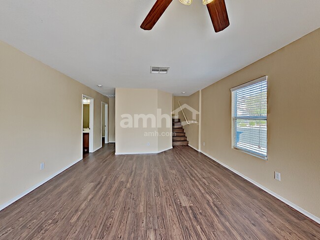 Foto del edificio - 5606 Thunder Spirit Street