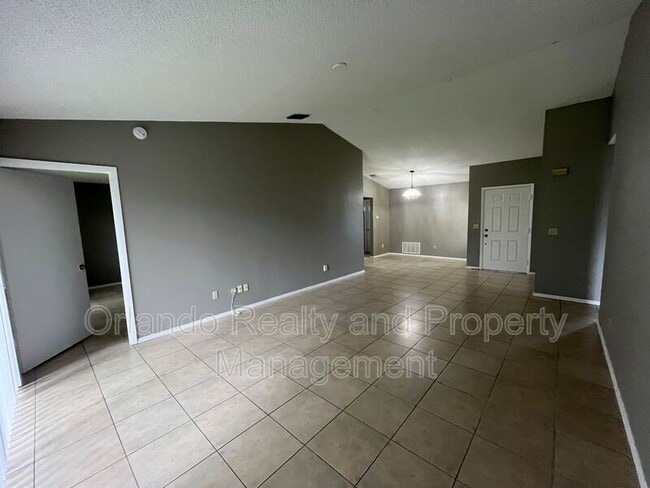 Building Photo - 1102 Dees Dr