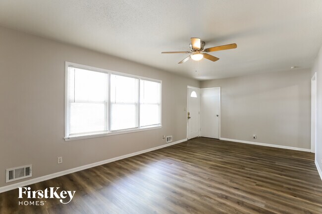 Foto del edificio - 8817 Blue Ridge Blvd