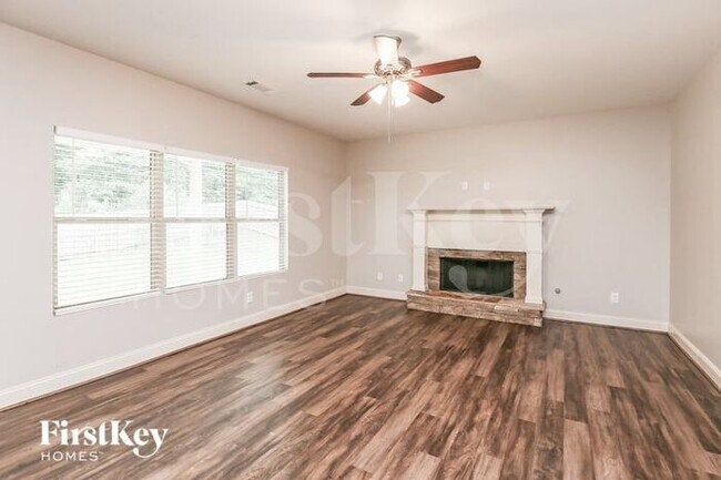 Building Photo - 835 Sassafras Ln