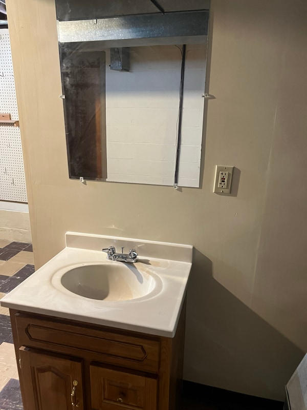 Building Photo - 6564 Oakwood Dr