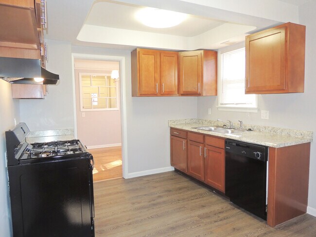 Foto del edificio - 3 Bed - 1 Full Bath Ranch for Rent