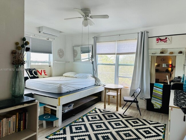 Building Photo - 428 SW 9th St