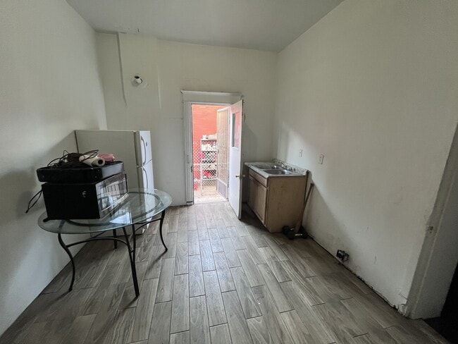 Foto del edificio - 1309 Yandell Dr