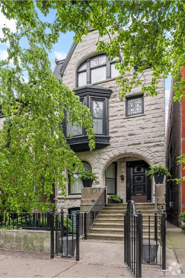 Building Photo - 617 W Fullerton Pkwy