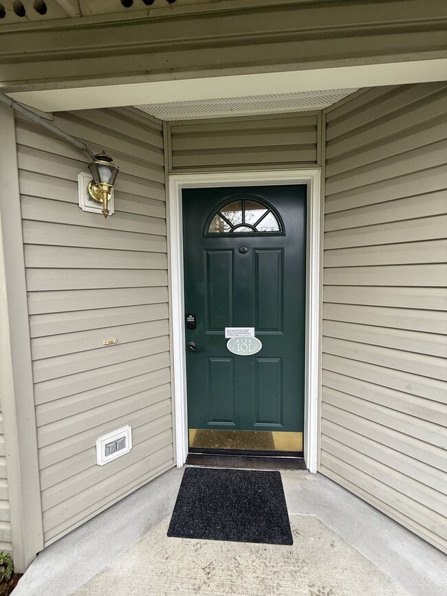 Building Photo - Warm & Cozy 2BD/1.5BTH Townhome for Rent i...