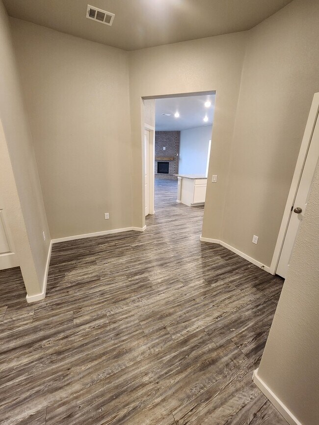 Foto del edificio - In Lone Star Trails! 3 bed 2 bath, 2 car garage