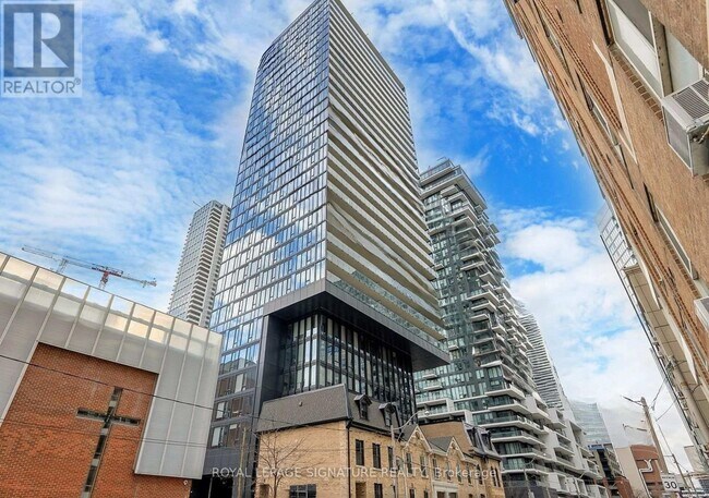 Building Photo - 47 Mutual St