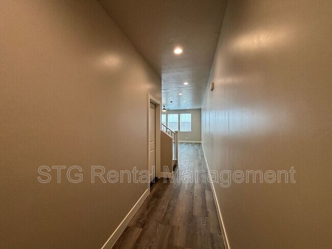 Foto del edificio - 929 S 4380 W