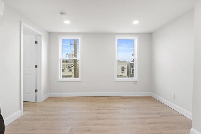 Building Photo - 173 Van Horne St