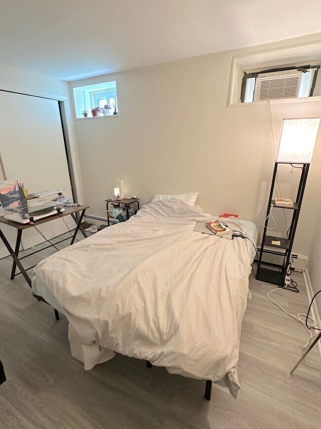 Foto del edificio - Perfect 2bed/1bath, backyard, parking avai...