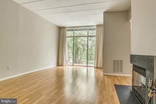 Foto del edificio - 11564 Rolling Green Ct