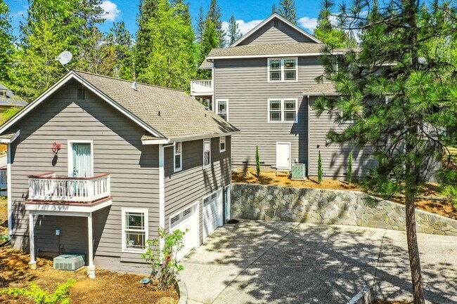 Foto del edificio - 612 Chief Kelly Dr